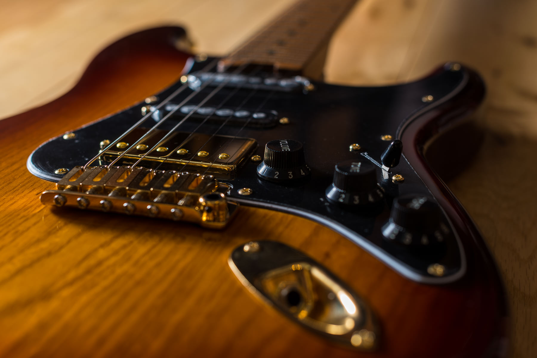 HARDWARE_Gold (3) Gordon Smith Guitars