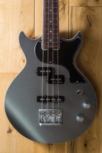 GS Bass - Black - wood background