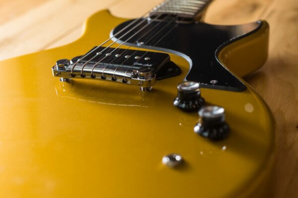 GS1 - Vintage Gold - Gordon Smith electric guitar - 22084 - strings